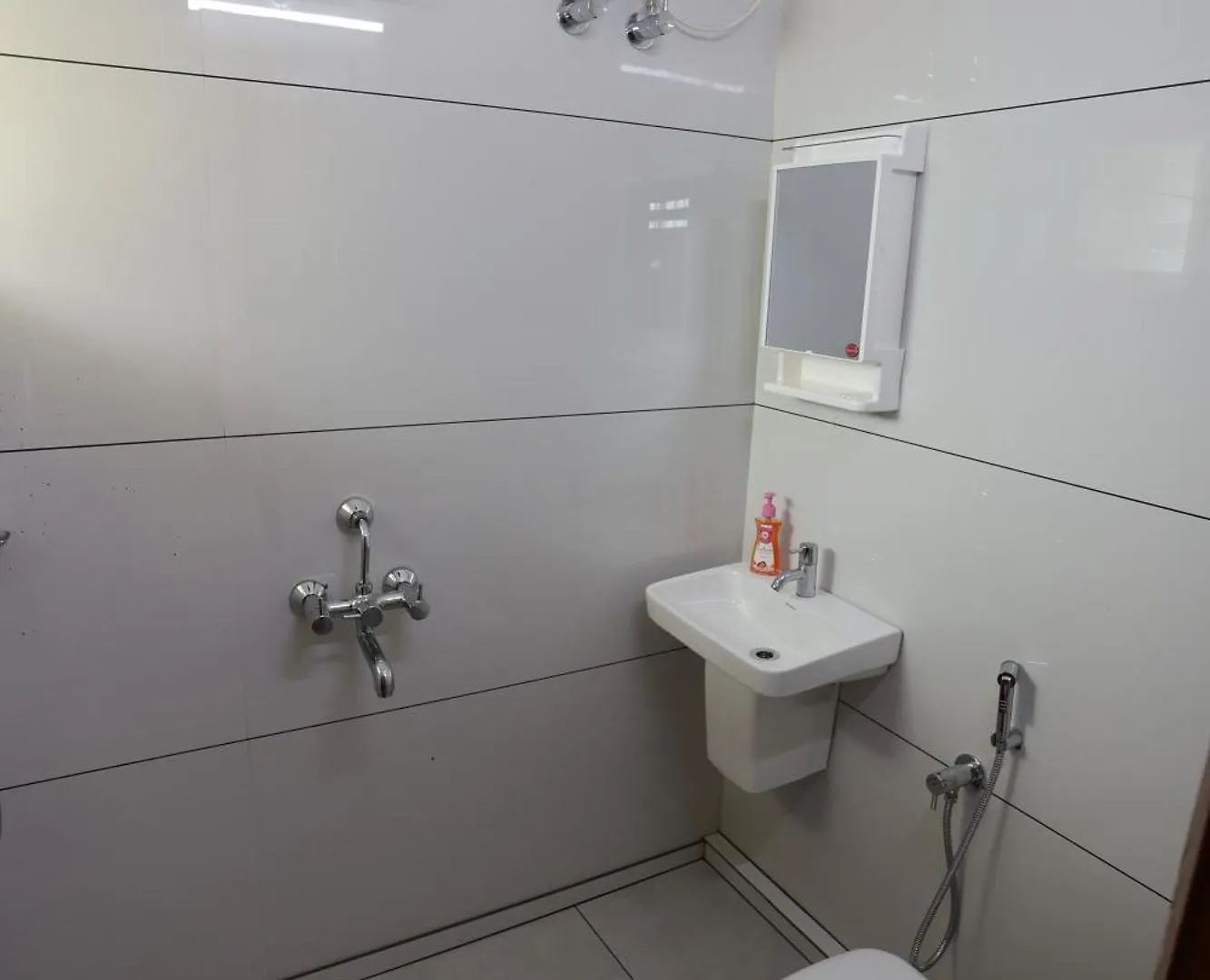 2 Bhk Furnished Flat - 200 M To Guruvayur Temple - For Families Only Διαμέρισμα