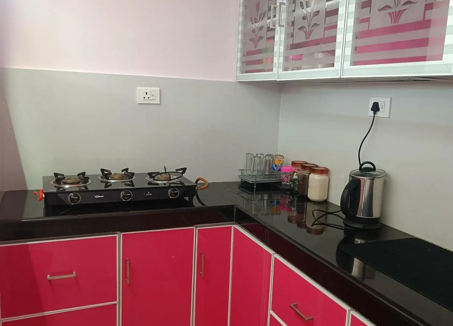 2 Bhk Furnished Flat - 200 M To Guruvayur Temple - For Families Only Apartment