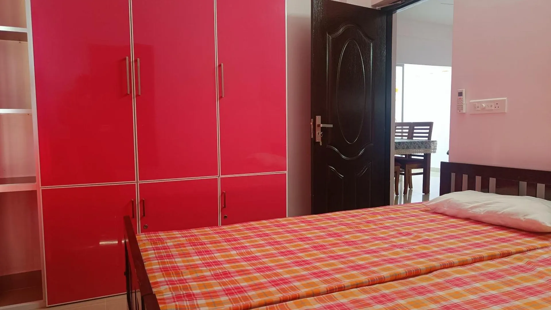 2 Bhk Furnished Flat - 200 M To Guruvayur Temple - For Families Only Apartment