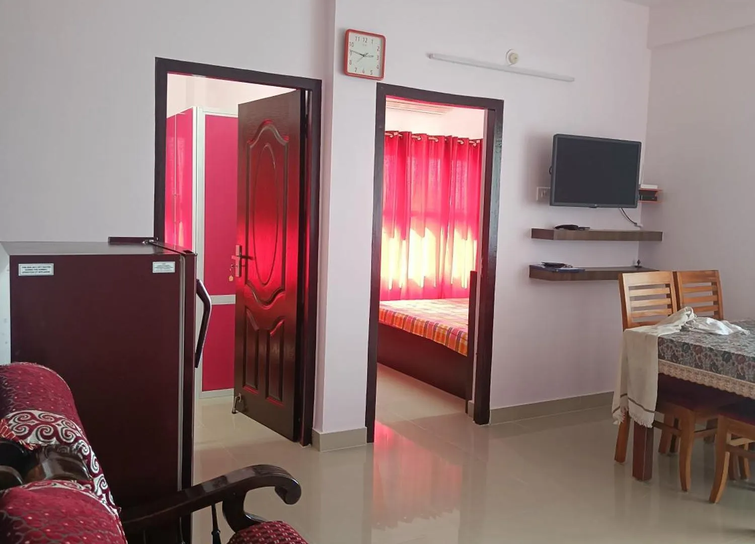2 Bhk Furnished Flat - 200 M To Guruvayur Temple - For Families Only Apartment