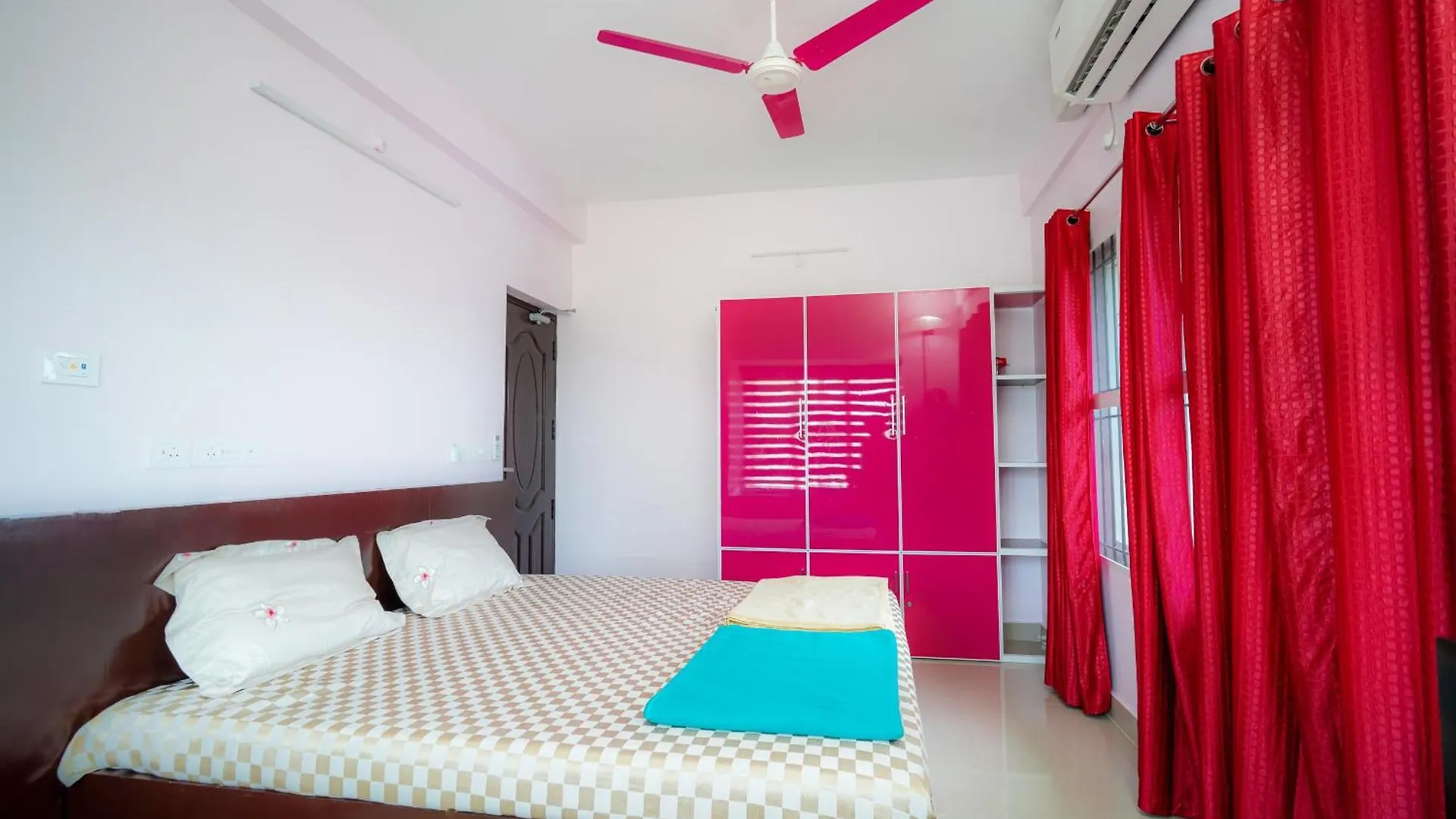 2 Bhk Furnished Flat - 200 M To Guruvayur Temple - For Families Only Apartment