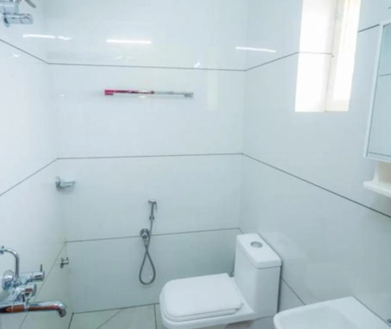 2 Bhk Furnished Flat - 200 M To Guruvayur Temple - For Families Only Apartment