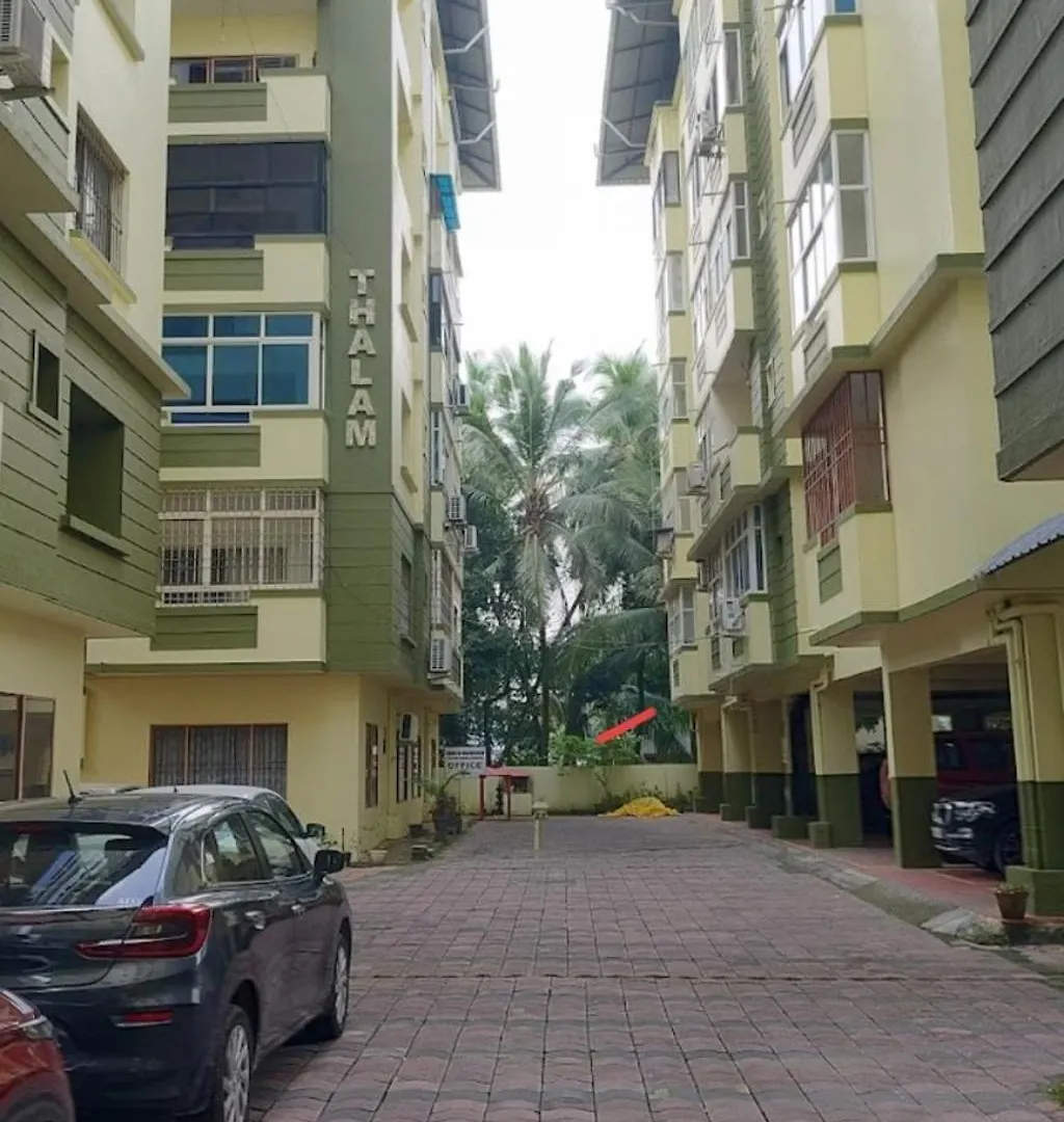 2 Bhk Furnished Flat - 200 M To Guruvayur Temple - For Families Only Apartment