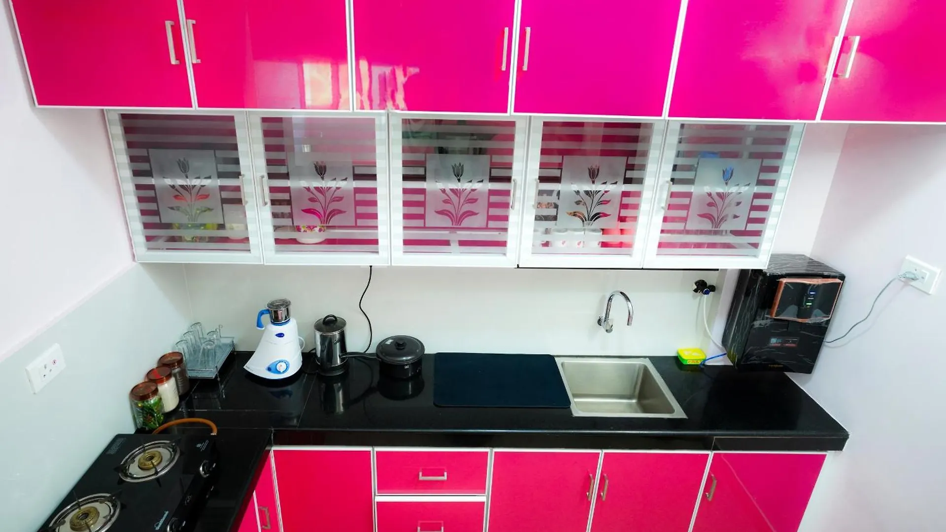 2 Bhk Furnished Flat - 200 M To Guruvayur Temple - For Families Only Διαμέρισμα