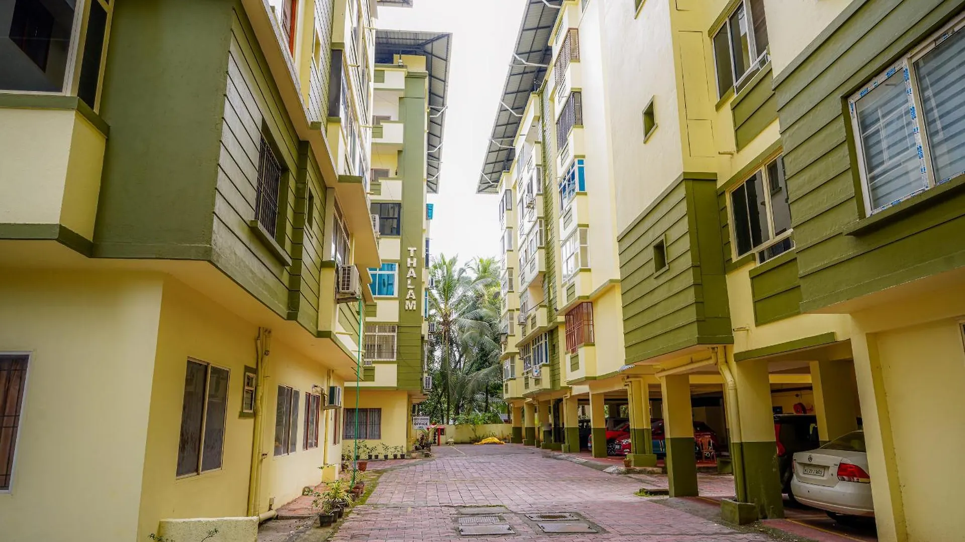 2 Bhk Furnished Flat - 200 M To Guruvayur Temple - For Families Only Apartment India