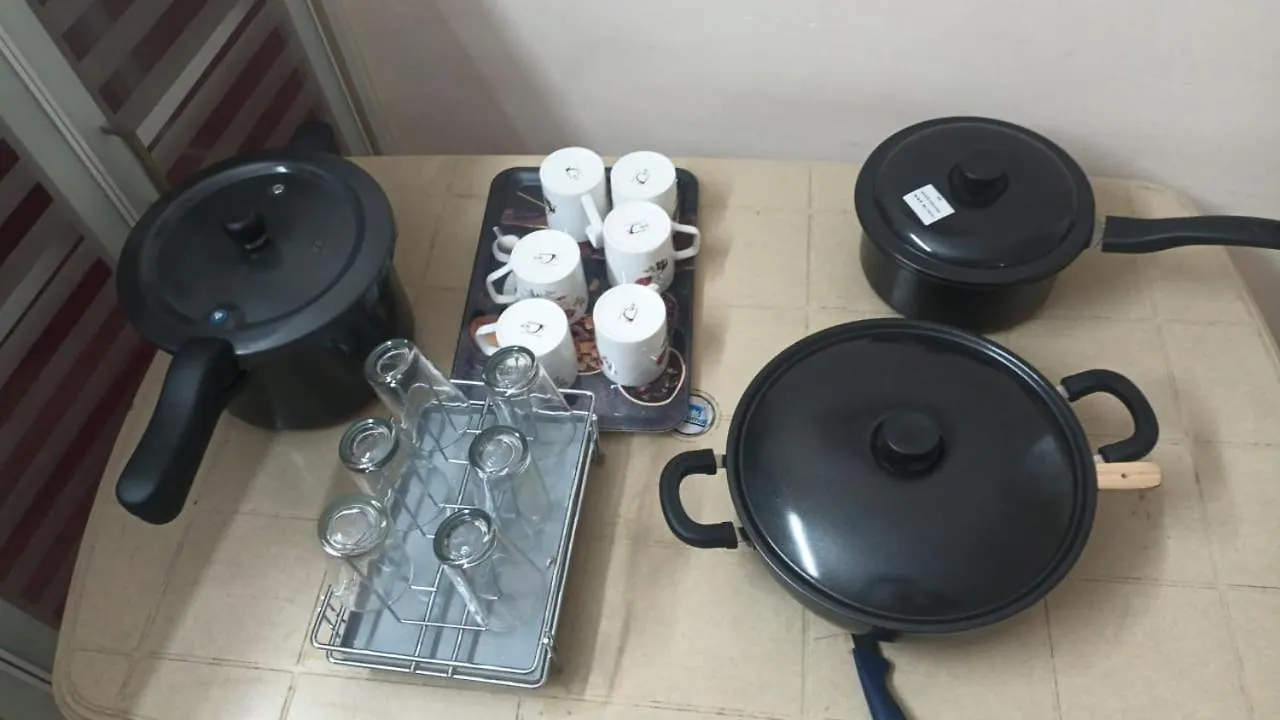 2 Bhk Furnished Flat - 200 M To Guruvayur Temple - For Families Only Διαμέρισμα