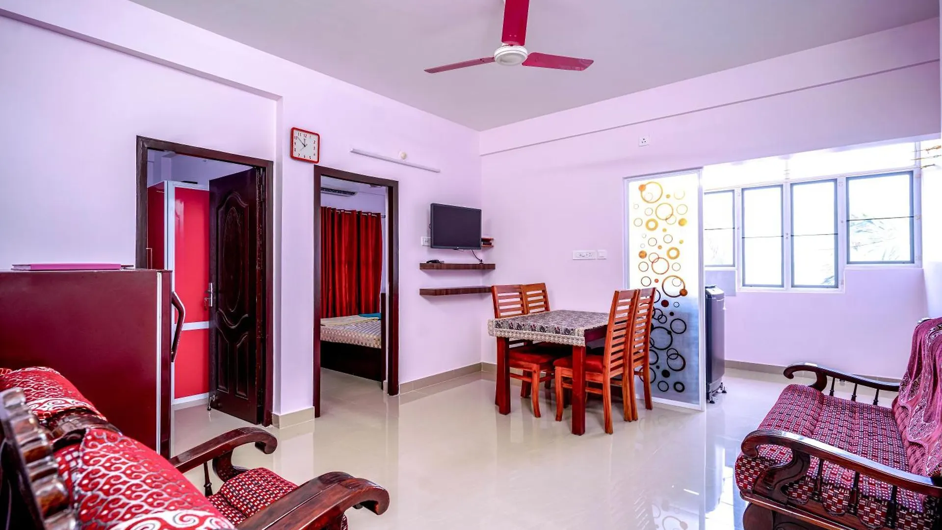 2 Bhk Furnished Flat - 200 M To Guruvayur Temple - For Families Only Apartment