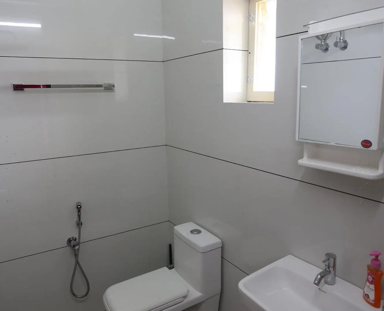 2 Bhk Furnished Flat - 200 M To Guruvayur Temple - For Families Only Apartment