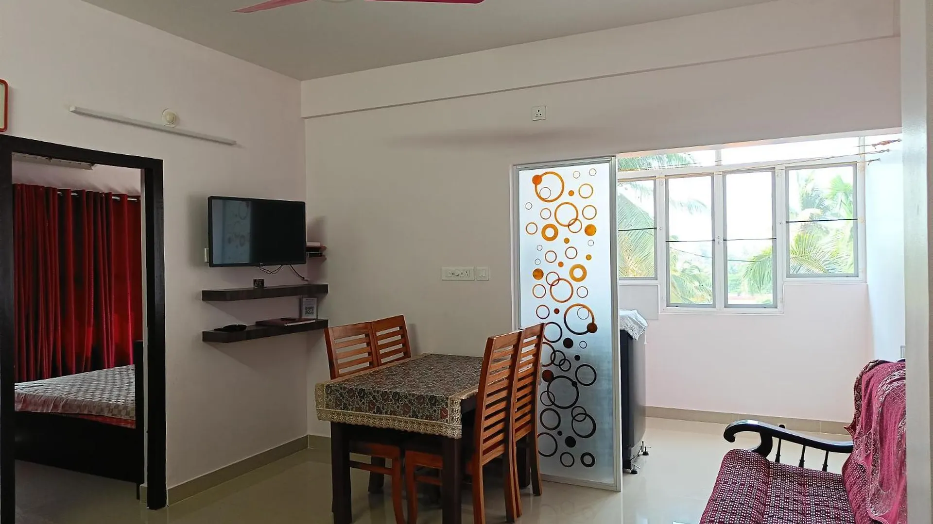 2 Bhk Furnished Flat - 200 M To Guruvayur Temple - For Families Only Apartment